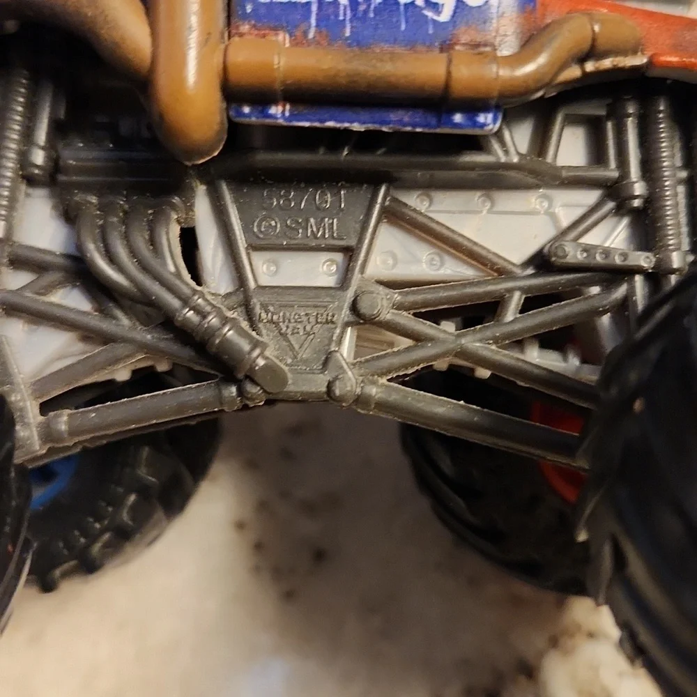Hot Wheels Monster Jam salvager Monster Truck 1/64 4X4 truck